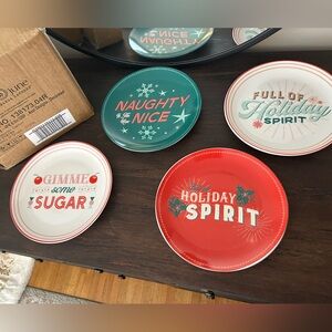 Wanda & June Festive Holiday Plates